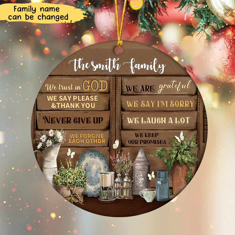 In This House We Trust In God Personalized Ornament，Family Gift